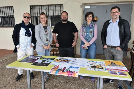 Actividad sobre el día del  Informador Juvenil en el colegio Divina Pastora 