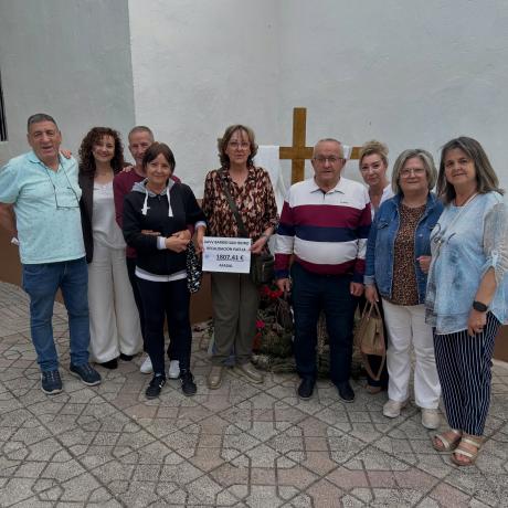 Durante la entrega de la recaudación 