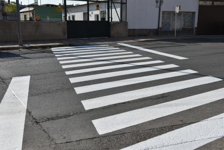 Paso de peatones recién pintado