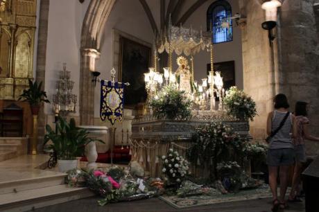 Ofrenda floral. Imagen de archivo