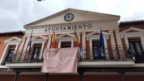 Pancarta en la fachada del Ayuntamiento 