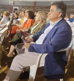 El alcalde, Leopoldo Sierra.
