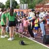 Padres, niños y monitores durante la concentración inicial